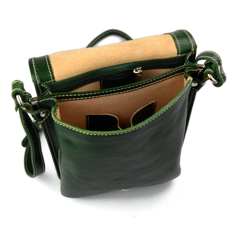 COURREGES SHOULDER BAG IN GREEN PATENT LEATHER LEATHER HAND BAG PURSE  ref.340775 - Joli Closet